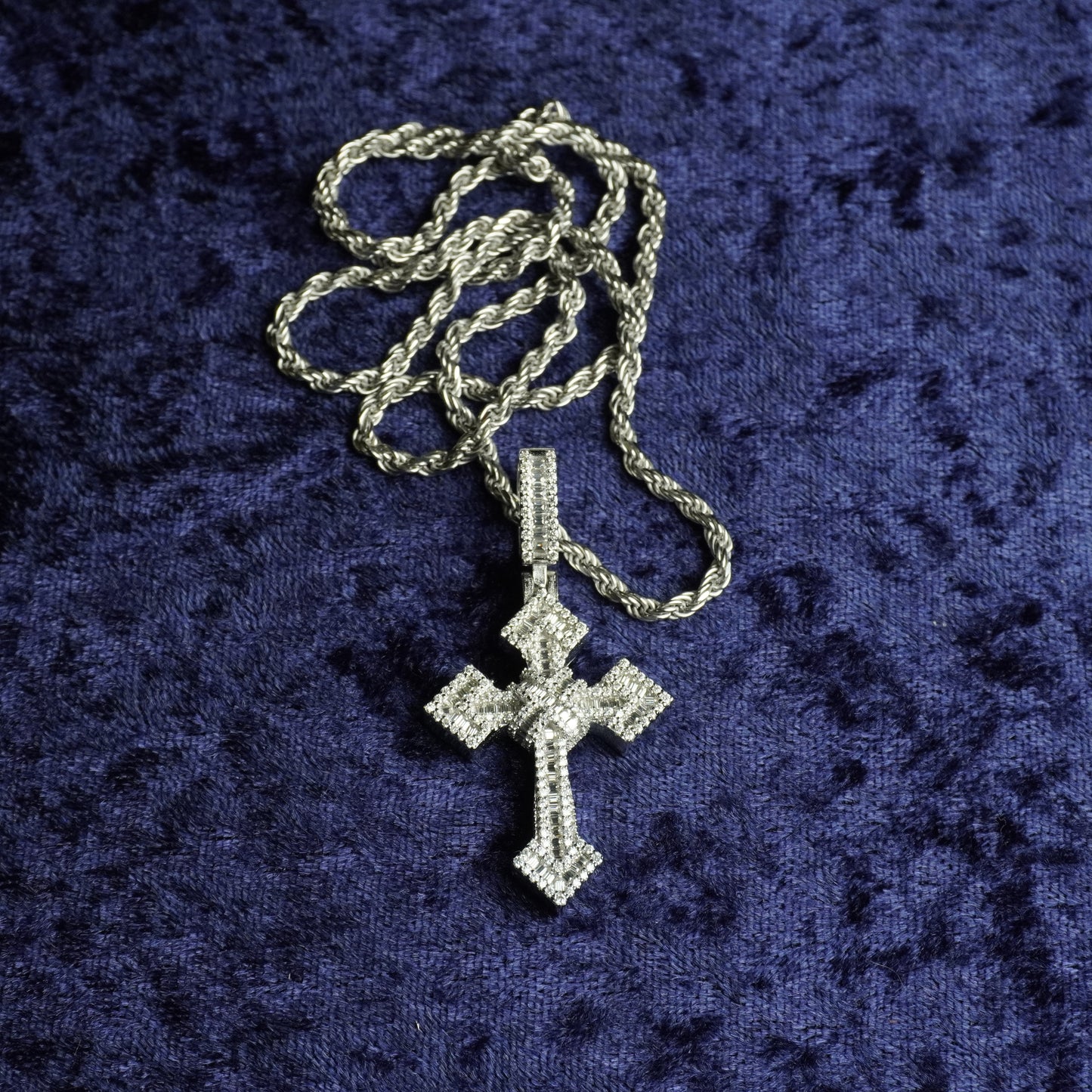Cross "El Wichon" Pendant + 3mm Rope Chain