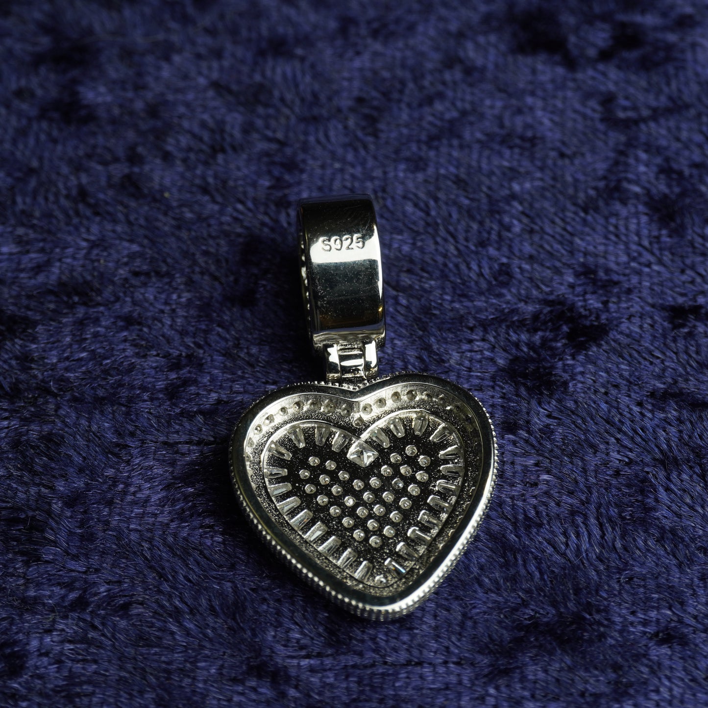 "Tu corazón es mío" Pendant