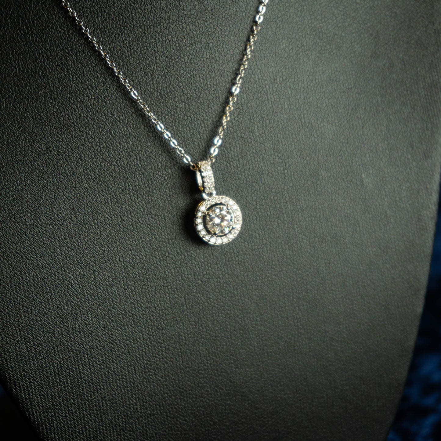 S925 "Beso de Luz" VVS Moissanite Necklace