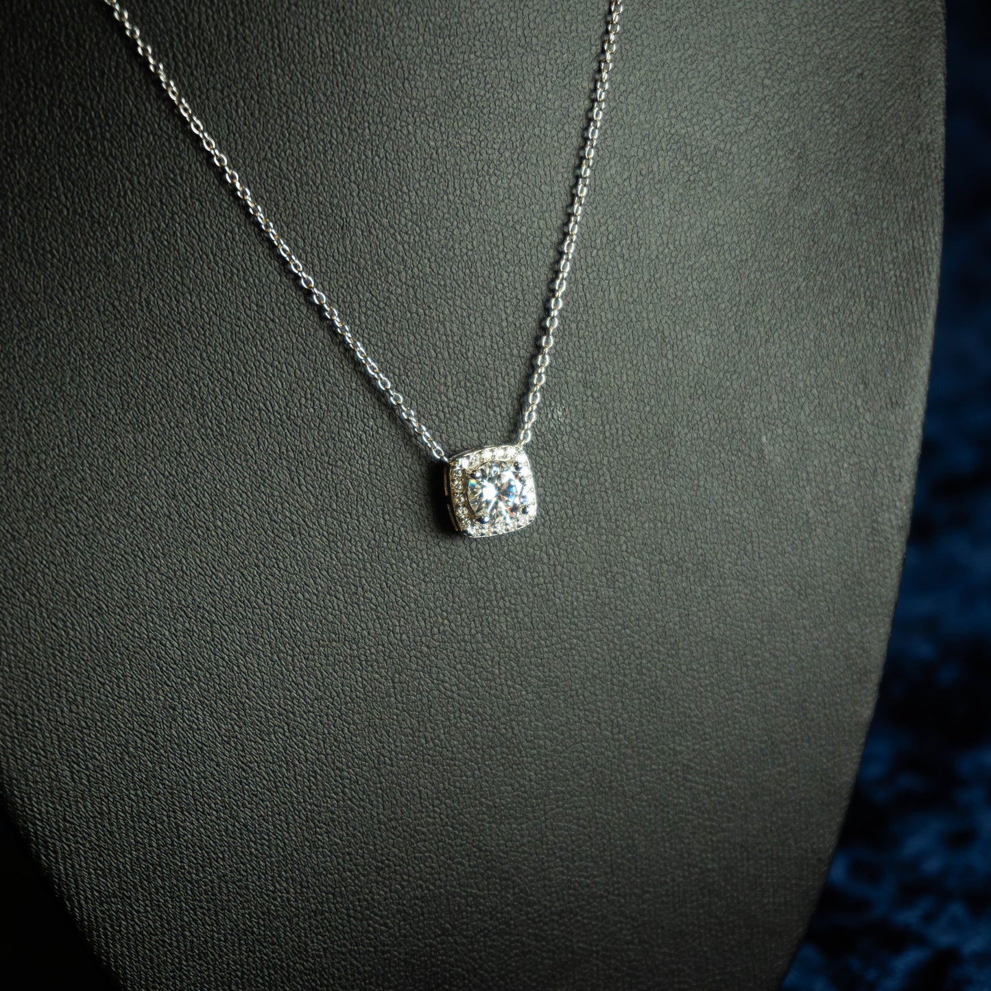 S925 "Noche Bonita" VVS Moissanite Necklace