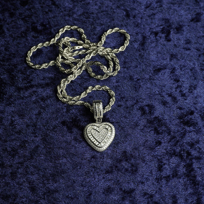 "Tu corazón es mío" Pendant + 3mm Rope Chain