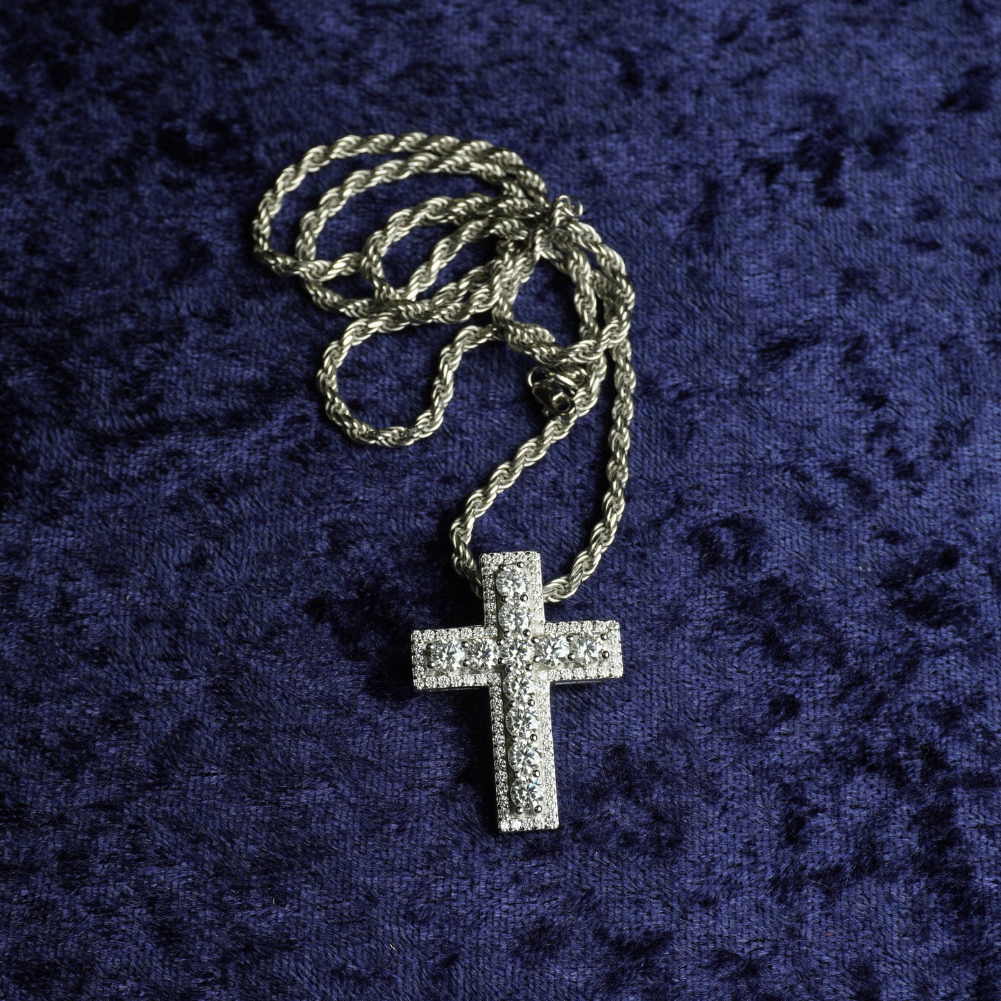 "Dios esta conmigo" Pendant + 3mm Rope Chain