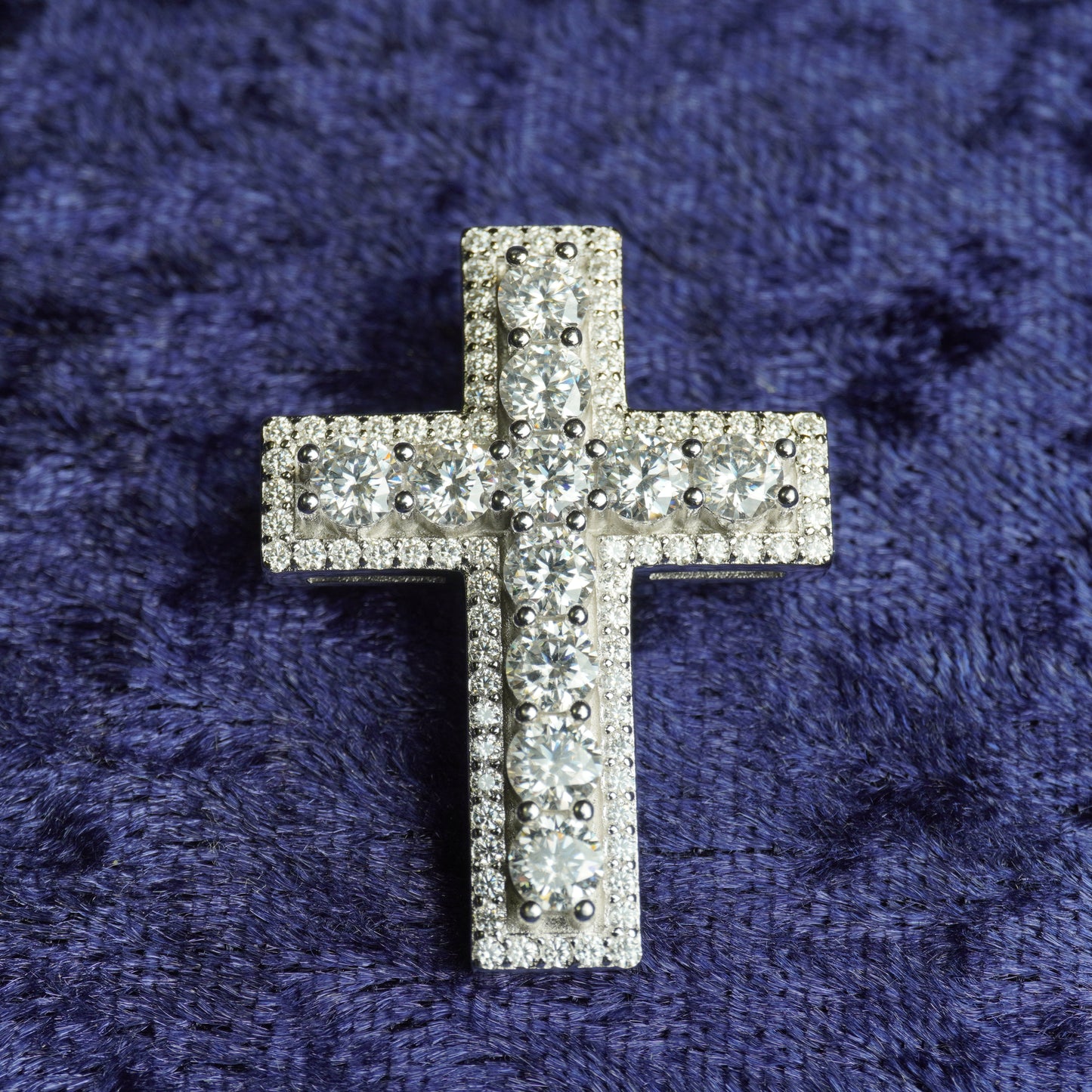 "Dios esta conmigo" Pendant + 3mm Rope Chain