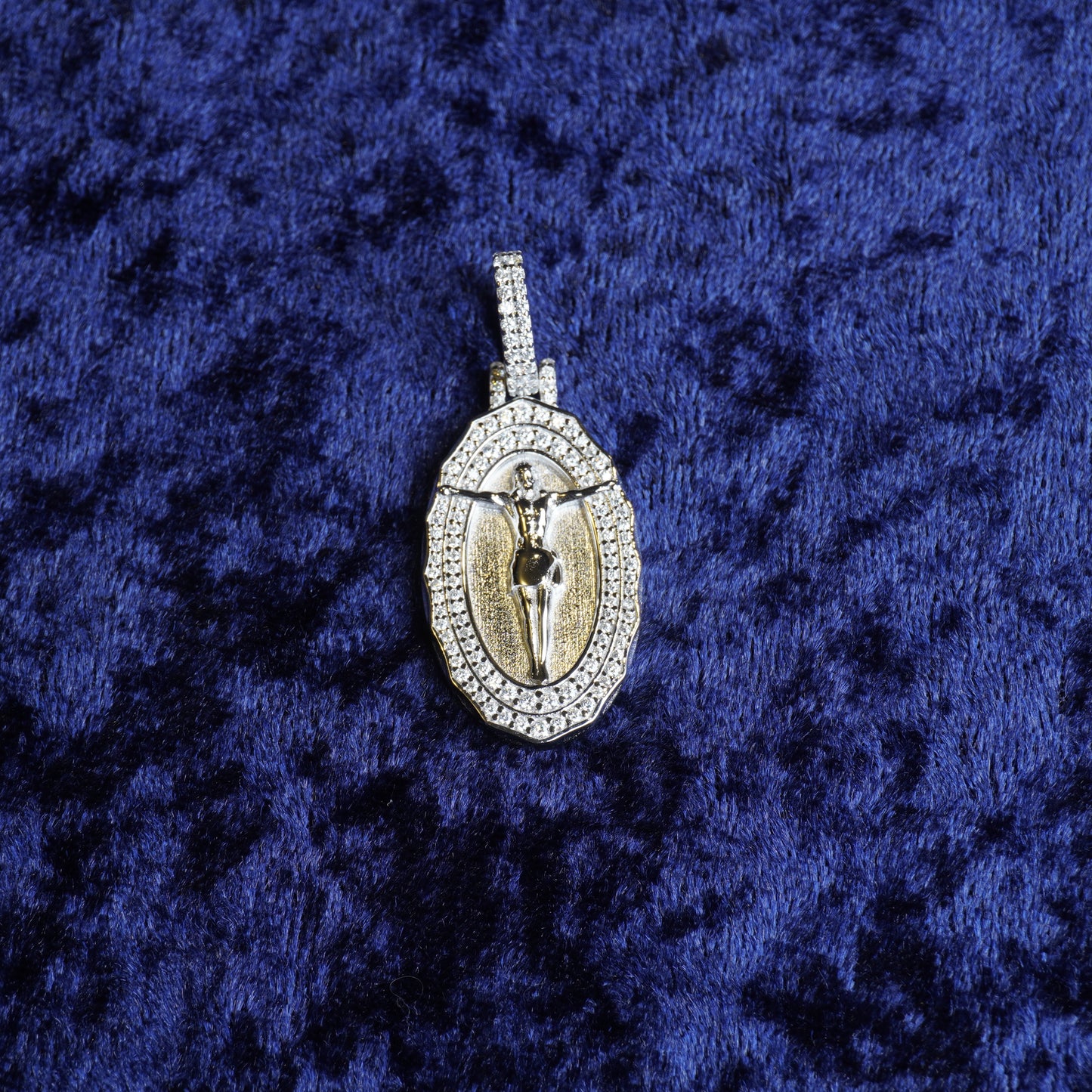 S925 "Divine Cristo Oval Medallion" VVS Moissanite Pendant