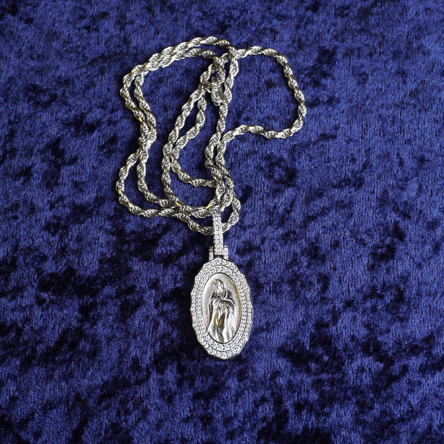 S925 "La Virgen de Guadalupe Medallion" VVS Moissanite With 22" Rope Chain