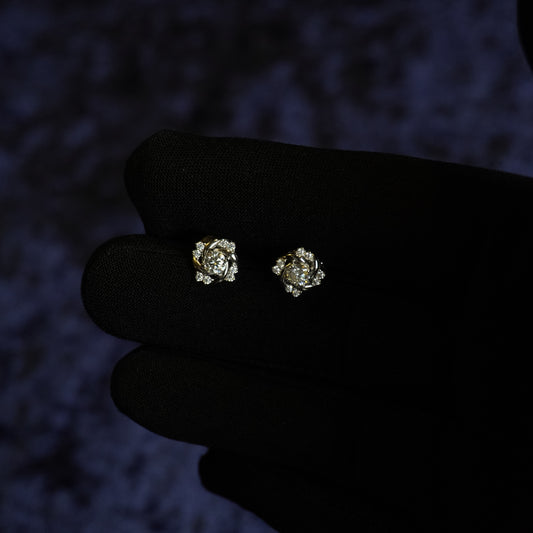 S925 "Flor de Luz" VVS Moissanite Studs