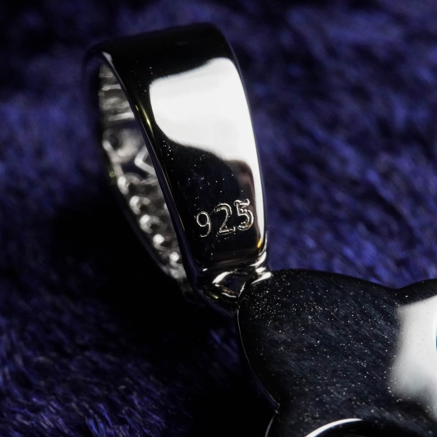 "Cristal Santo" MOISSANITE Pendant